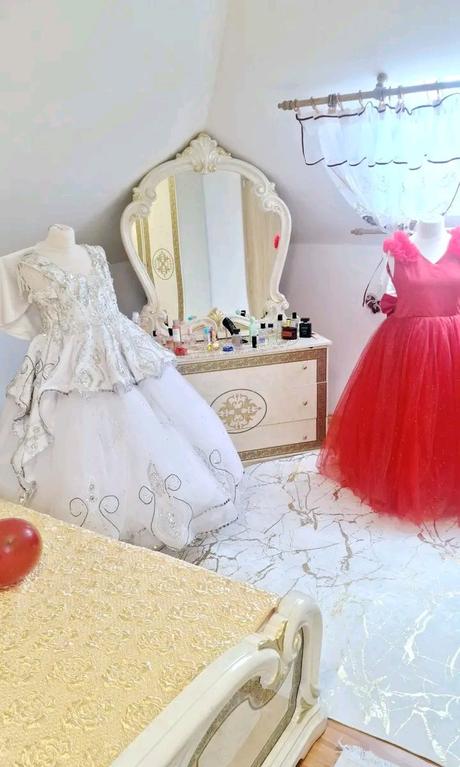 Šaty na prvé sväté prijímanie, 164