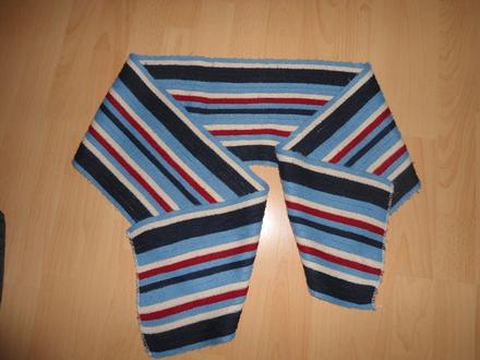 Modro-cerveny šál pásik,