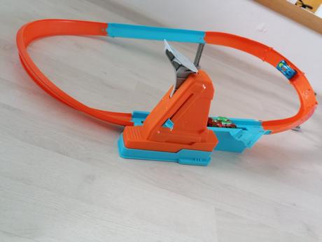 Pretekárska dráha hot wheels, 