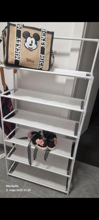 Skladaci stojan najmenej na 18 parov dospelych top,