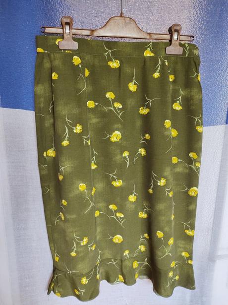 Sukňa s elegantným volánom, m