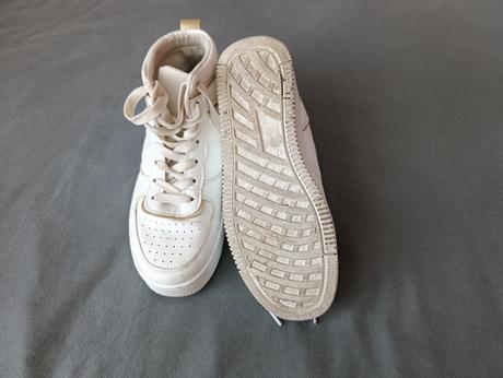 Tenisky vyššie, 37