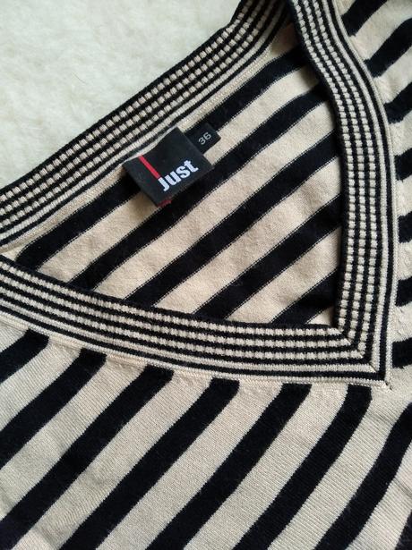 Pulóver s vé-výstrihom, 36