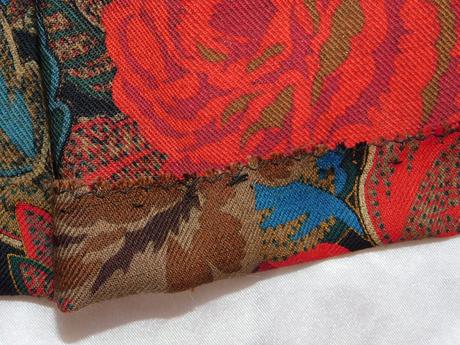 Luxusna trachten sukna k kroju, 46