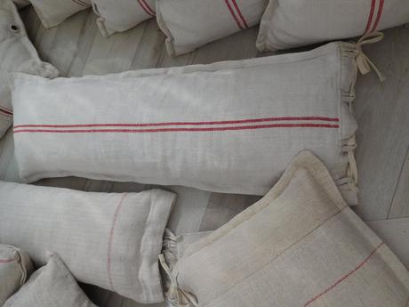 Vankúše menšie , vačšie, podlhovasté,, 