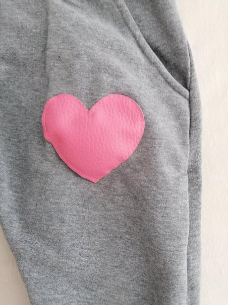 Pískacie tepláky, 122