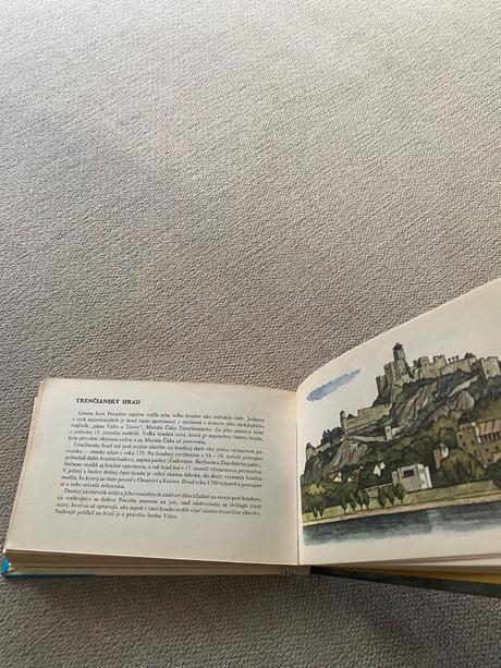 Naše hrady a kaštiele pisoň štefan velba marián,