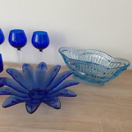 Modré sklo-poháre, misy na ovocie, 