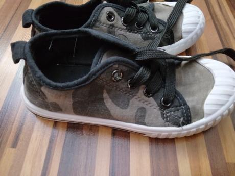 Maskáčové tenisky, 28