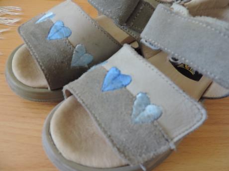 Kožené sandálky, 28