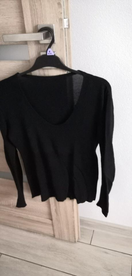 Čierny pulovrík, m