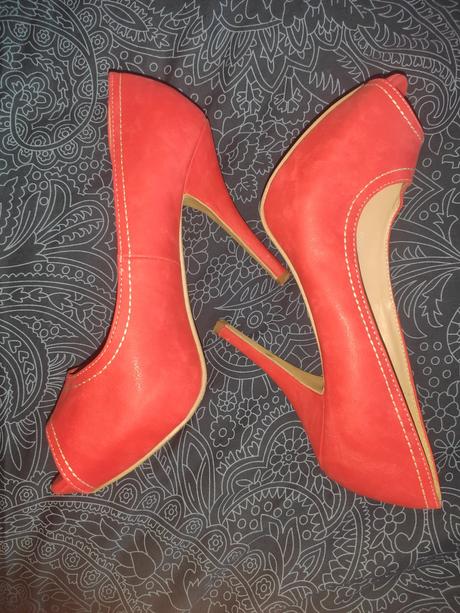 Červené topánky, 40