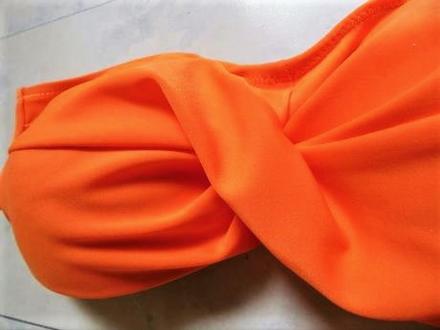 Neónkový vršok k plavkám, m