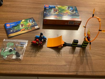 Lego city 60299 kaskadérske drahá,