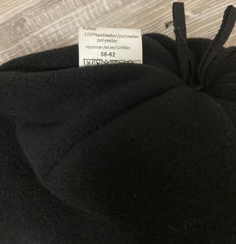 Dámska zimná čiapka s brmbolcom, 