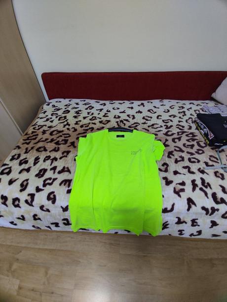 Kriklavo zlte tričko tokyo stage, bershka, vel.s, bershka,s