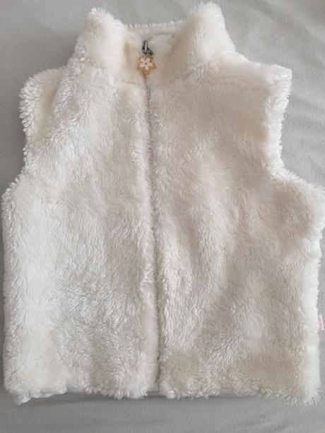 Biela chlpatá vestička, 104