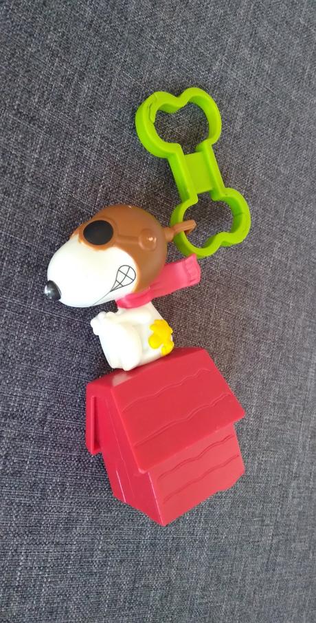 Pes pluto na zavesenie, 