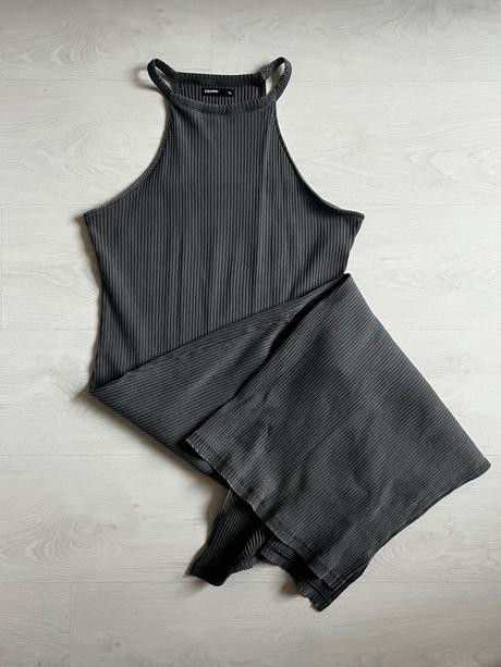 Dlhé jednoduché šaty, l