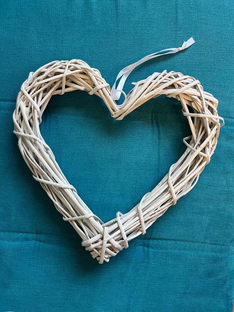 Prútené srdce (biele), 