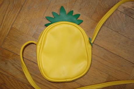 Kabelka ananás, kik