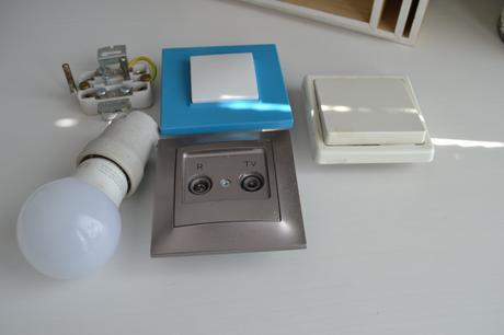 Rôzne komponenty elektrickej inštalácie 6ks, 