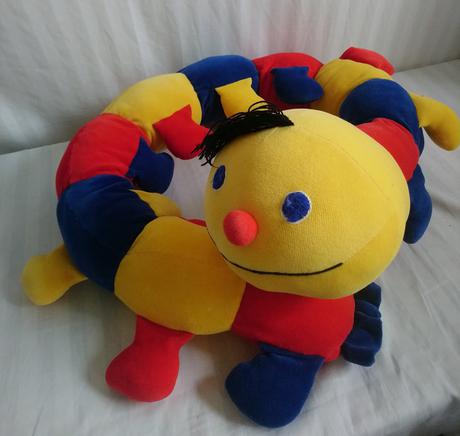Plyšová farebná stonožka, dĺžka 160 cm,