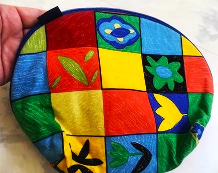 Pestrá kozmetická taštička,