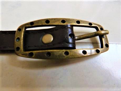 Tenký opasok s patinovanou sponou, 