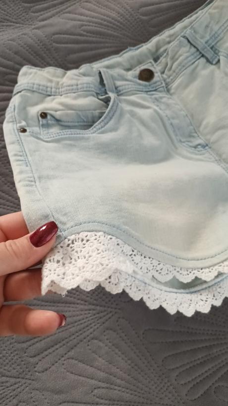 Rifľové kraťasy s krajkou, 170