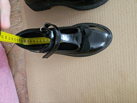 Balík topánok 33, 33