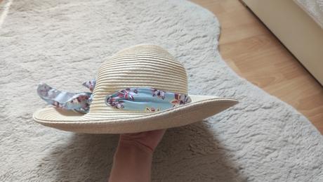Kvalitný dámsky slamený klobúk so šatkou, c&a