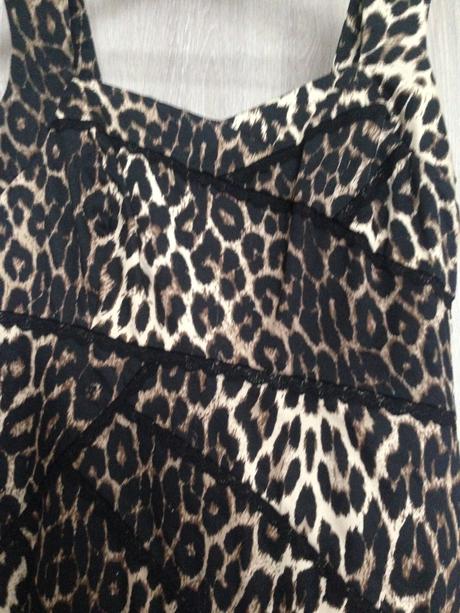 Predam spolocenske saty od navrha julien macdonald, 36