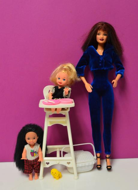 Barbie a bábiky shelly kelly, 