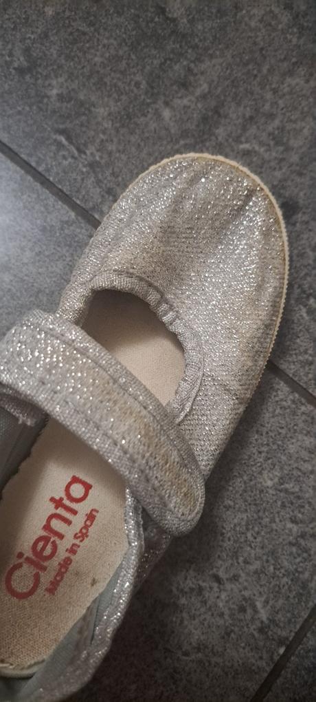 Trblietavé topánky, 27