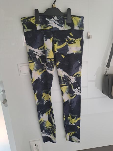 Dámske športové leginy, 42