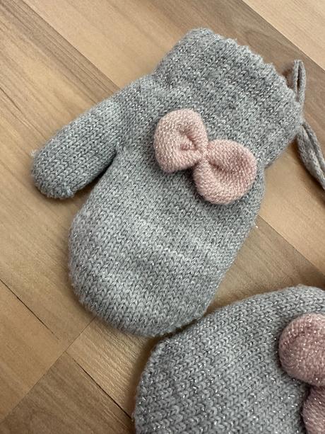 Krasne trblietave rukavicky, 68