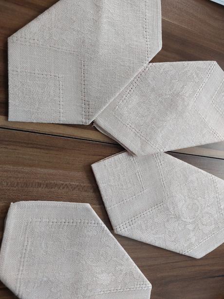 Luxusné kvalitné textilné prestieranie 4+4,