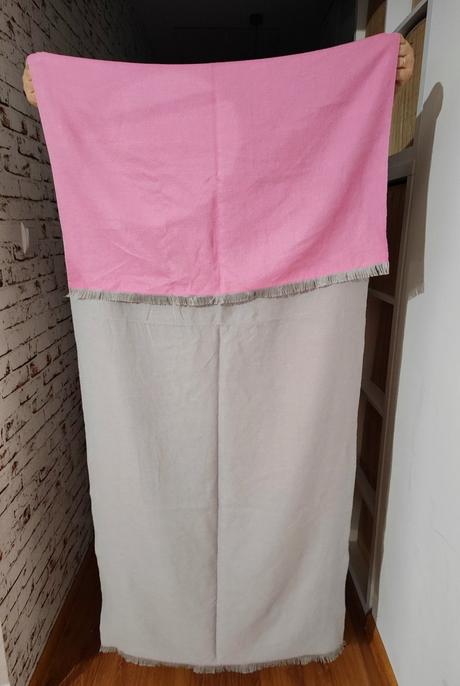 Dvojfarebná šatka okolo krku, 