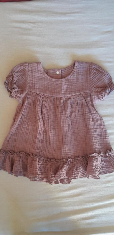 Mušelínové šaty, 80