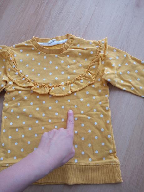 Žltá bodkovaná mikina s volánom, h&m,98