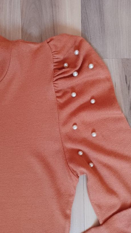 Šaty s perlami na ramenách, xs