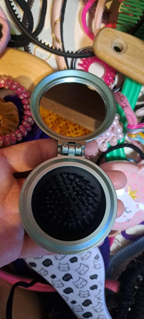 Kefa na vlasy so zrkadielkom skladacia, 