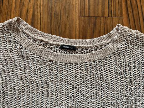 Svetlohnedý pulóver s dierovaným vzorom, s