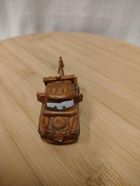 Figúrka burák (tow mater), disney pixar, 6 cm,