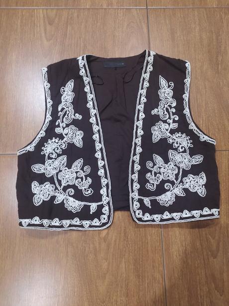Vesta s výšivkou, zara,m