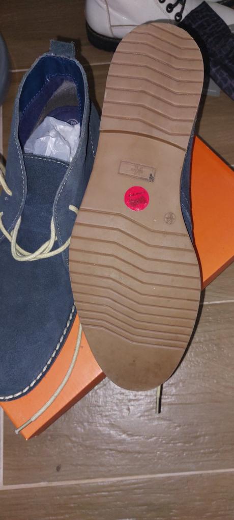 Semišove malo nosené, authority,44