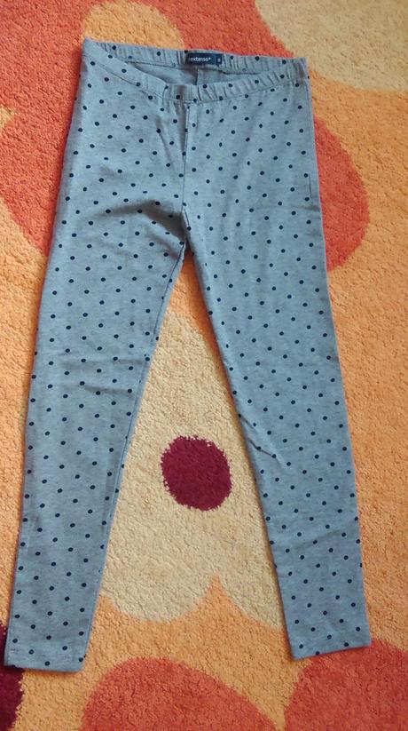 Bodkované legínky, 122