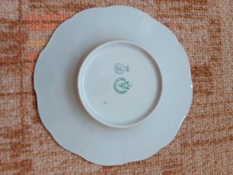 Sada starého porcelánového riadu,