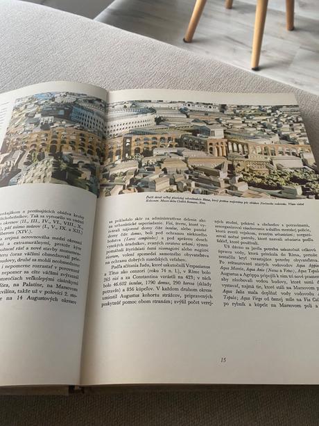 Veľká obrovská krásna stará kniha antický rím 1969,